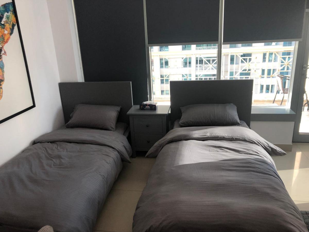 Downtown Boulevard One Bedroom Apt In 29 Blvd غرفة وصالة Burj & Fountain View Master Bedroom Plus 2 Single Beds In Living Room Dubaj Zewnętrze zdjęcie